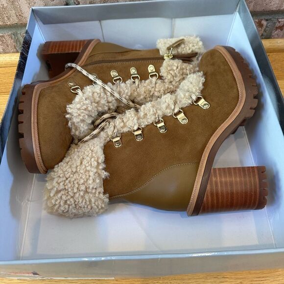 Jennifer Lopez Tan Cream Heeled Boots - Picture 1 of 8